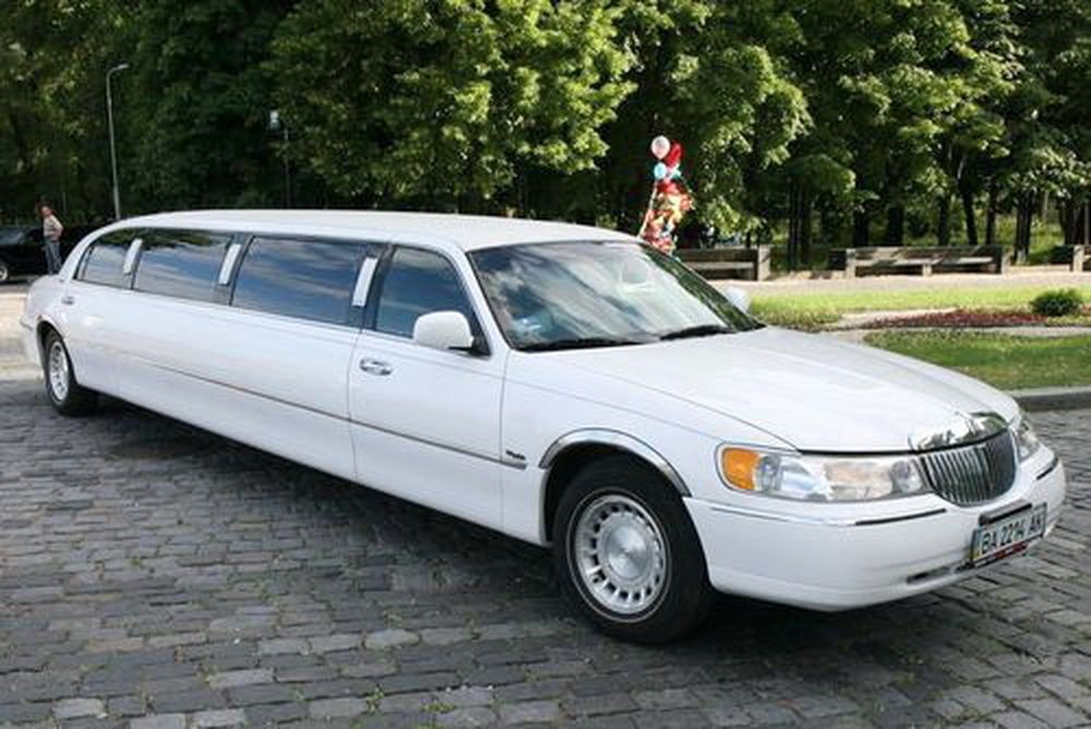 041 Лимузин Lincoln Town Car 120 Classic а 2xBg