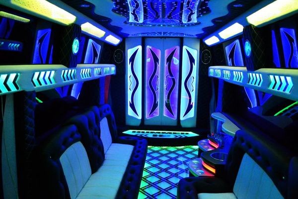 019 Лимузин Mega Hummer H2 белый на свадьбу l4e2