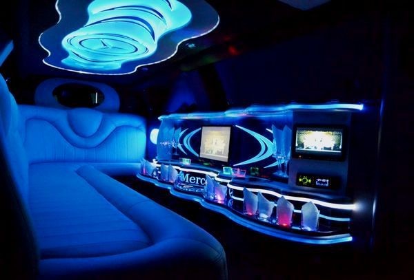 030 Лимузин Mercedes-Benz W221 S600 белый на свадьбу lz5v