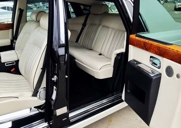 058 Rolls Royce Phantom белый l015