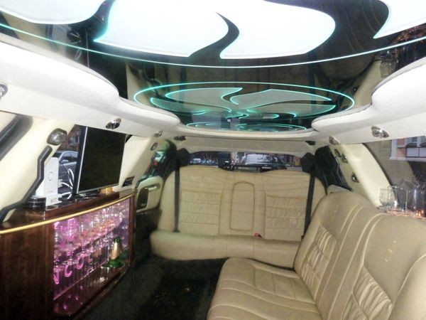 046 Лимузин Lincoln Town Car 120 ванильный на свадьбу jDZK
