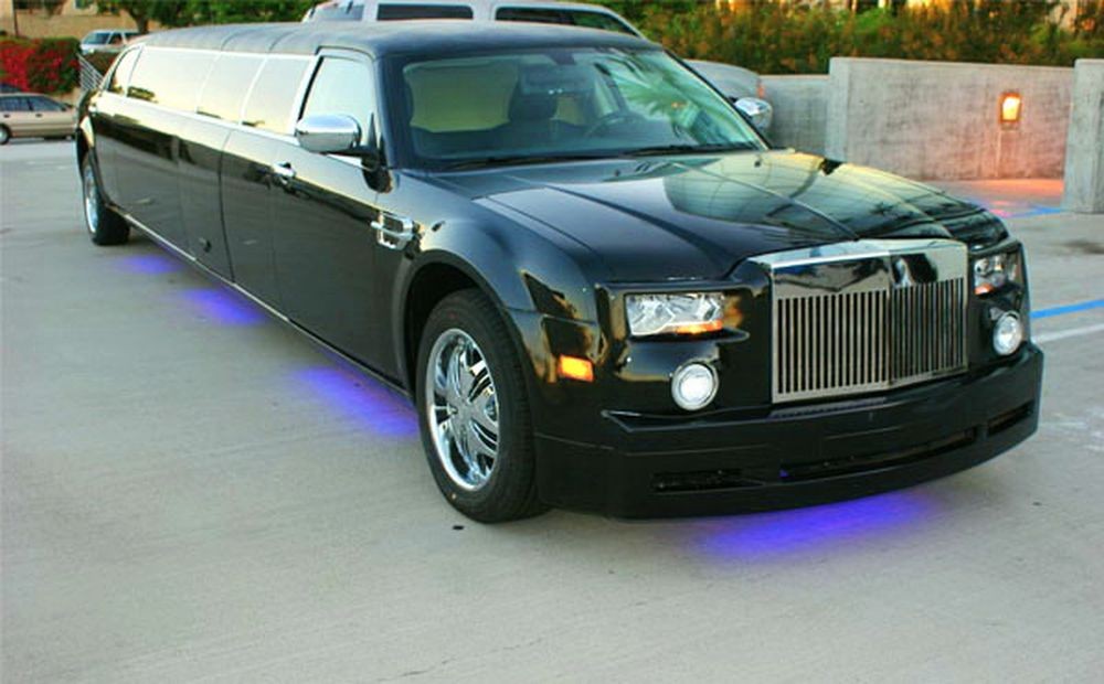 006 Лимузин Chrysler 300C Rolls-Royсe Phantom черный lkn3