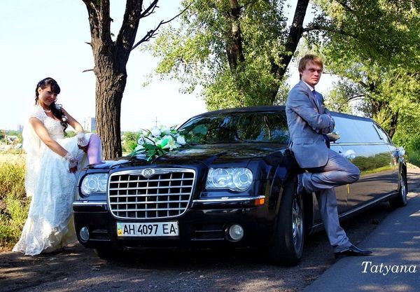 016 Лимузин Chrysler 300C черный на свадьбу jqP2