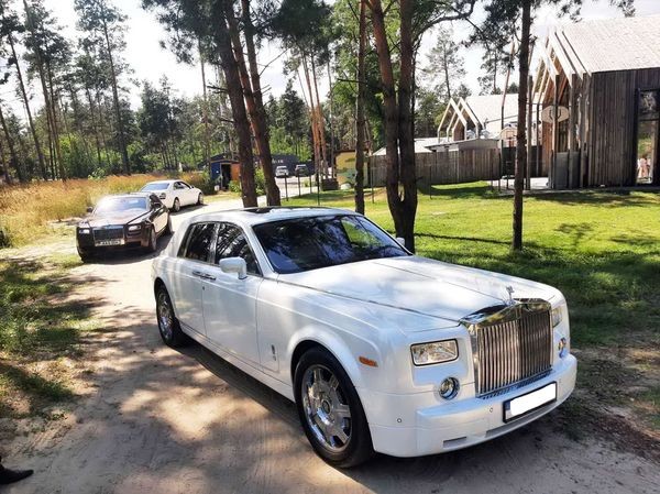 058 Rolls Royce Phantom белый l015
