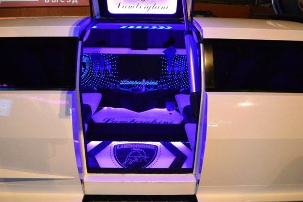 003 Лимузин Lamborghini Reventon белая на свадьбу 2pX2