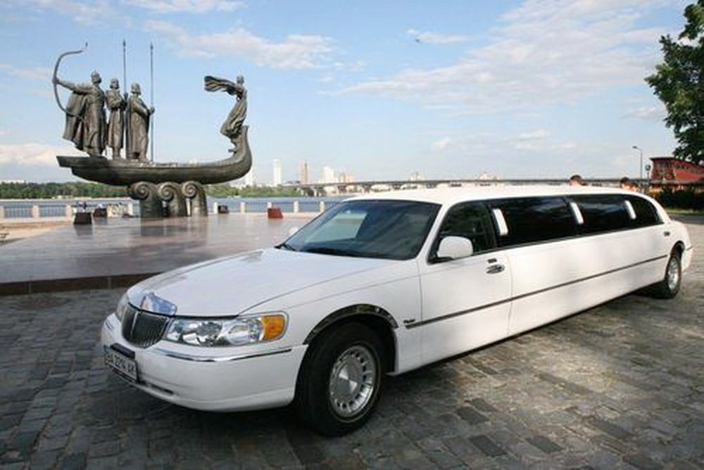 041 Лимузин Lincoln Town Car 120 Classic а 2xBg
