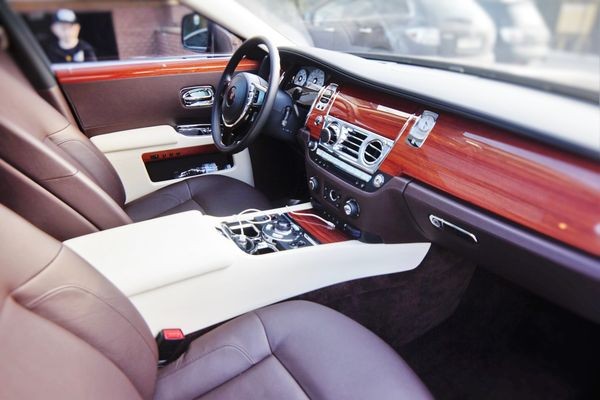 353 Vip-авто Rolls Royce Ghost j11Z