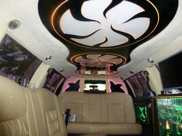046 Лимузин Lincoln Town Car 120 ванильный на свадьбу jDZK