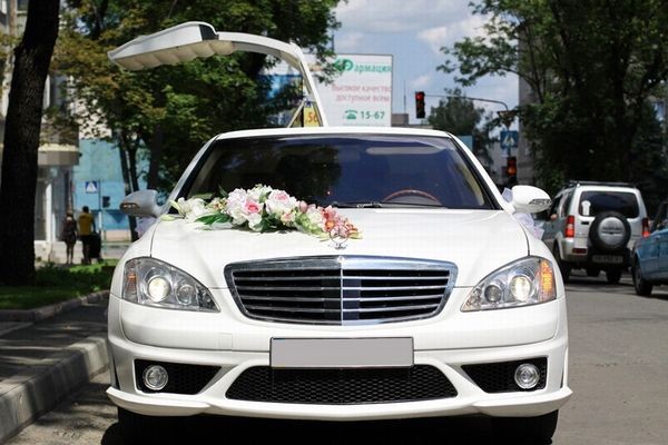 029 Лимузин Mercedes-Benz W221 S63 белый на свадьбу 2LDo