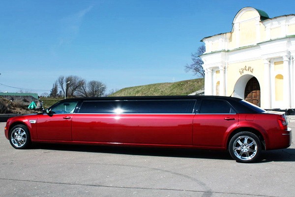 009 Лимузин Chrysler 300C бордовый на свадьбу jVZj