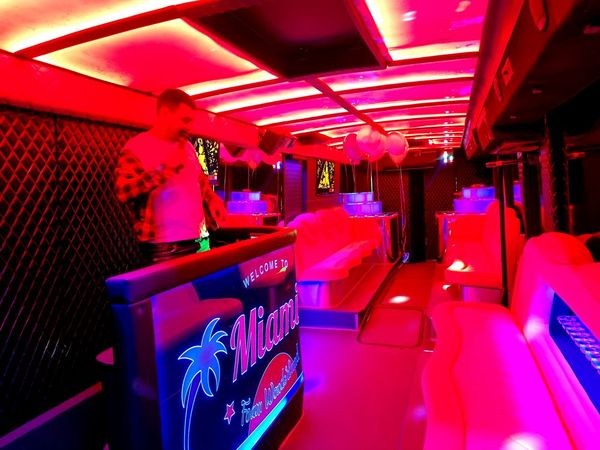 068 Автобус Party Bus Miami VIP на вечеринку день рождения lbek