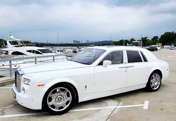 058 Rolls Royce Phantom белый l015