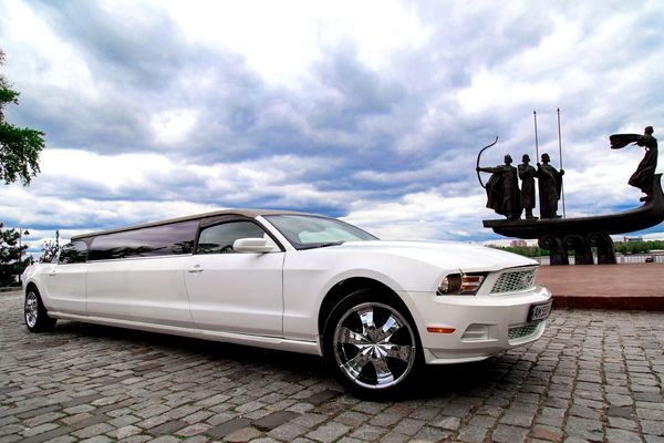 005 Лимузин Ford Mustang Limo Cabrio jNk3