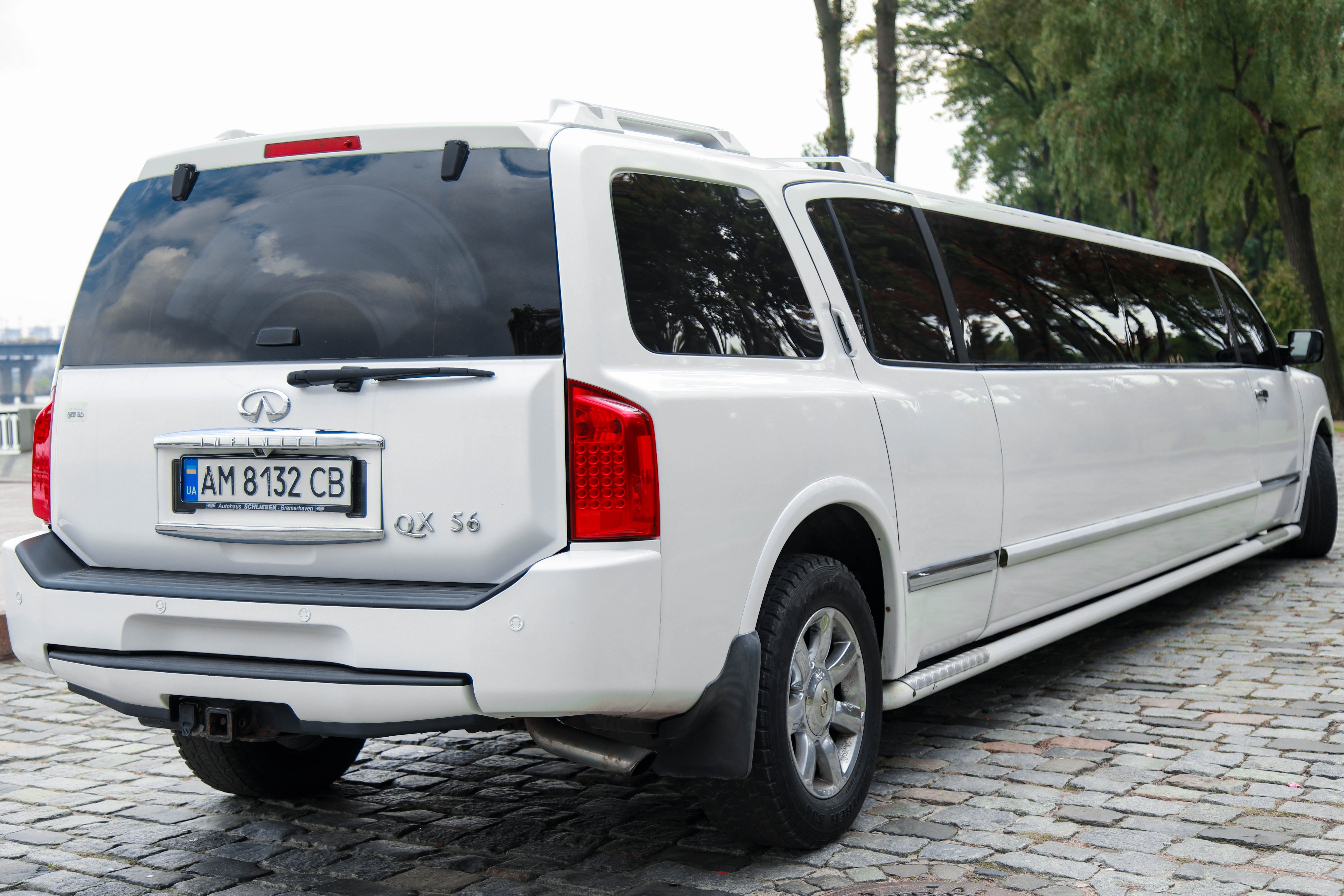 026 Лимузин Infiniti QX56 белая на свадьбу jEVv