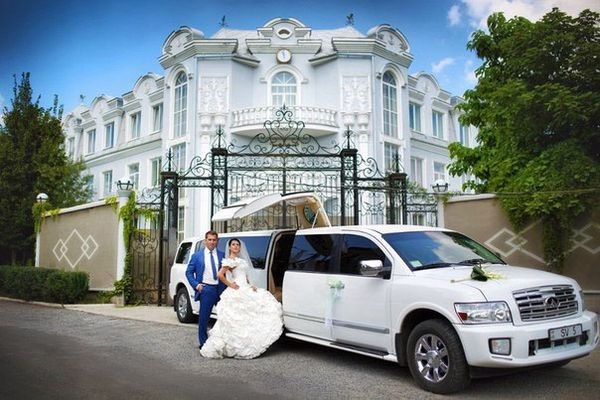 028 Лимузин Infiniti QX56 белый внедорожник на свадьбу 2ME6