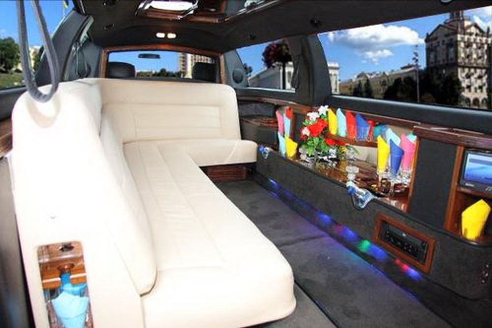 041 Лимузин Lincoln Town Car 120 Classic а 2xBg