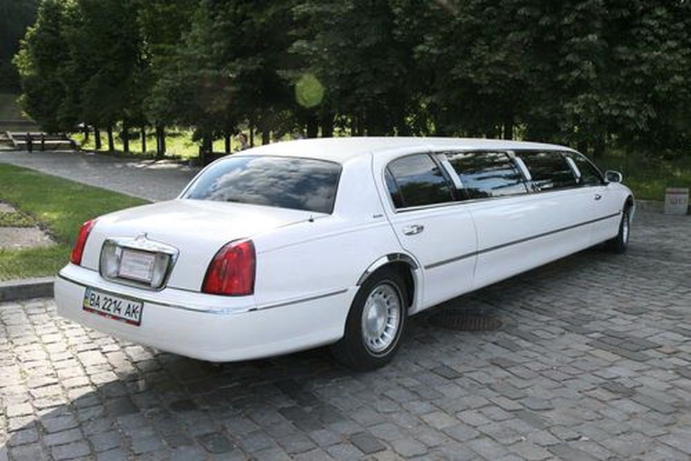 041 Лимузин Lincoln Town Car 120 Classic а 2xBg