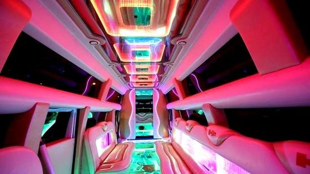032 Лимузин Mega Hummer H2 Disco на свадьбу lRQ3