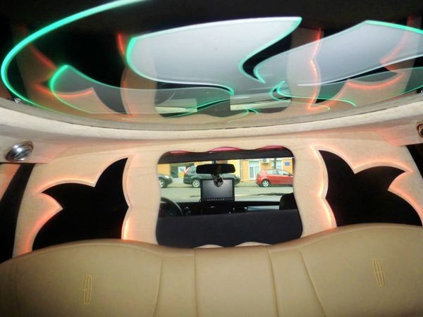 046 Лимузин Lincoln Town Car 120 ванильный на свадьбу jDZK