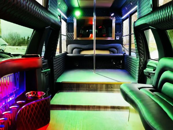 027 Лимузин Ford F-650 Limo на свадьбу jK6Q