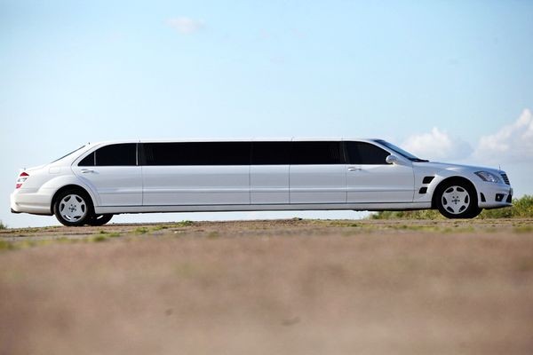 029 Лимузин Mercedes-Benz W221 S63 белый на свадьбу 2LDo
