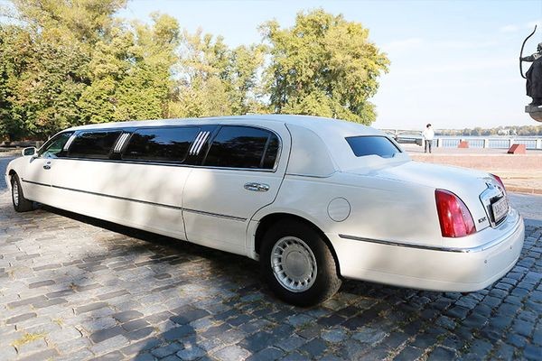 043 Лимузин Lincoln Town Car 120 ELIT 2gDr