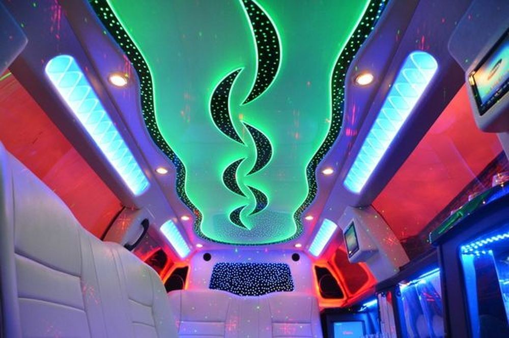 045 Лимузин Lincoln Town Car 120 Crystal lom0