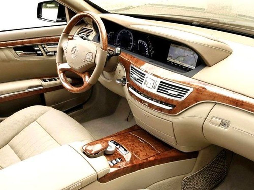 390 Mercedes W221 S550 белый на свадьбу 2Z7V