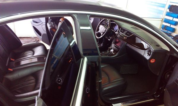 105 Mercedes CLS черный lQLv