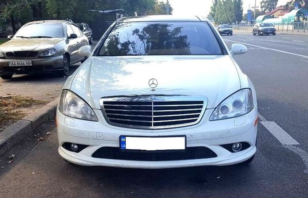390 Mercedes W221 S550 белый на свадьбу 2Z7V