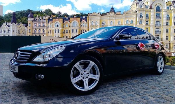 105 Mercedes CLS черный lQLv