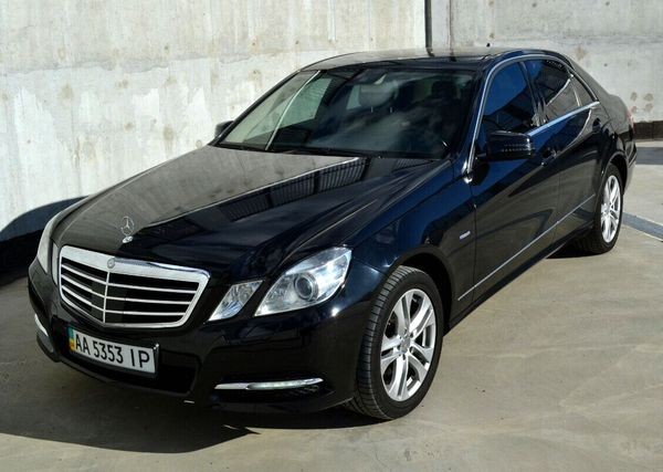 111 Mercedes W212 черный 27yo