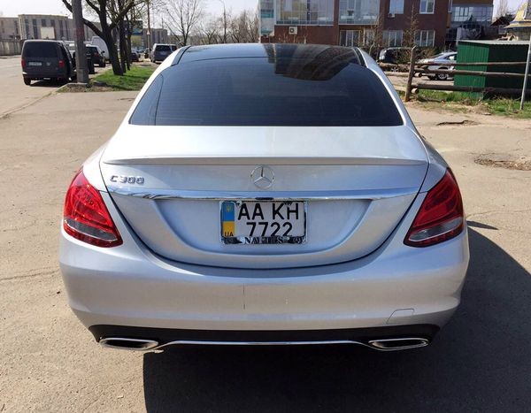 109 Mercedes-Benz С300 серебристый авто на свадьбу l4xg