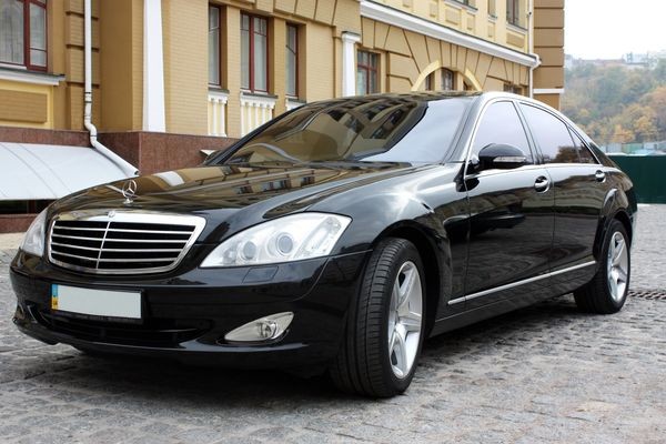 094 Vip-авто Mercedes W221 S550L c белым салоном на свадьбу 3DVn