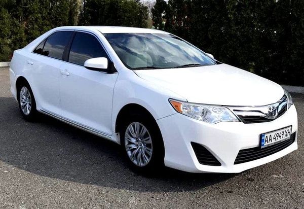 072 Toyota Camry V50 белая авто на свадьбу 3RZK