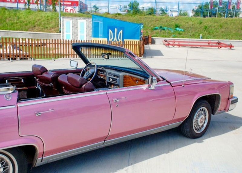 194 Ретро автомобиль Cadillac Fleetwood cabrio розовый laBo