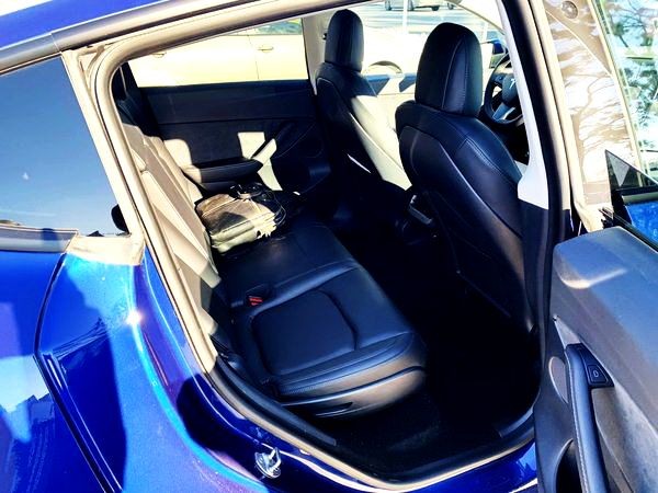 365 Кроссовер Tesla Model Y синяя jqr4