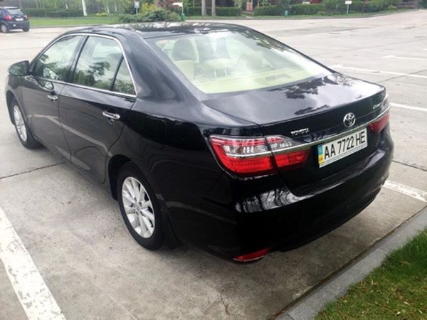 151 Toyota Camry V55 черная 2016 авто на свадьбу 28yA
