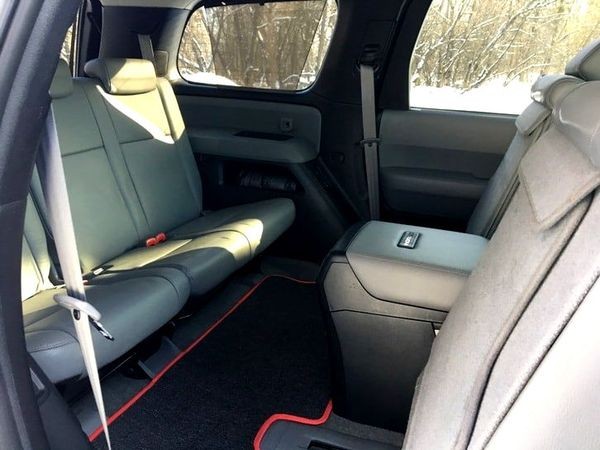238 Внедорожник Toyota Sequoia белая на свадьбу jLZ7