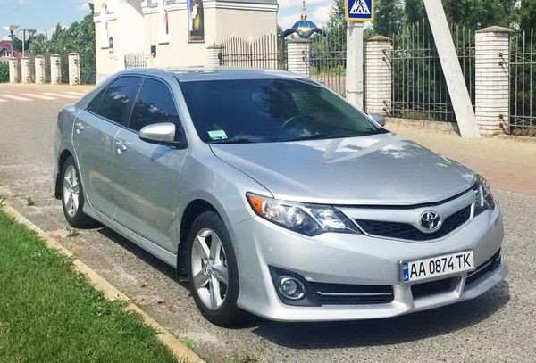 148 Toyota Camry V50 серебристая авто на свадьбу jmNQ