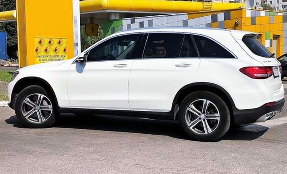 087 Mercedes-Benz GLC 300 белый джип на свадьбу 34mY