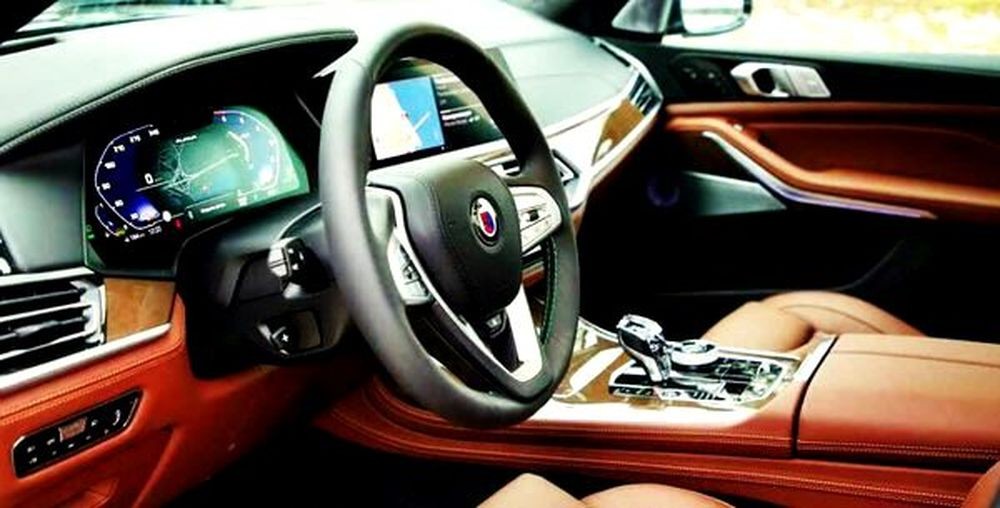 377 BMW XB7 ALPINA черный 3vWZ