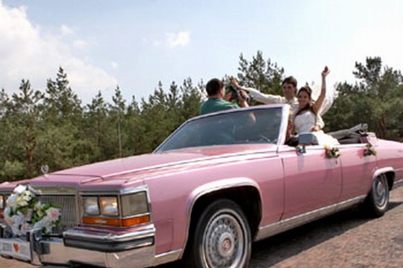 194 Ретро автомобиль Cadillac Fleetwood cabrio розовый laBo