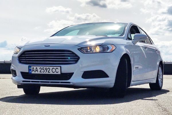368 Ford Fusion 2015 белый авто на свадьбу j5WY