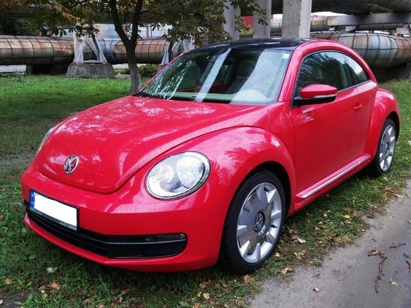 234 Volkswagen New Beetle красный 2KQe