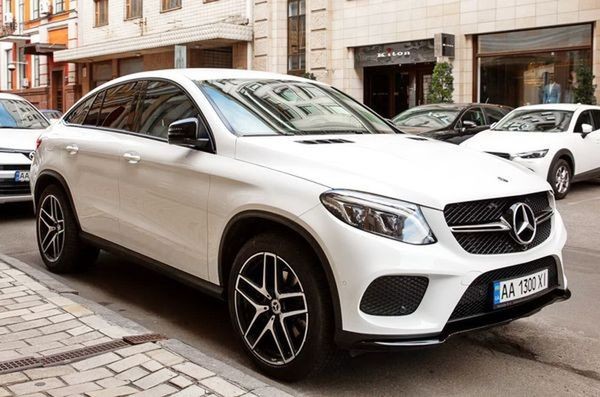 300 Внедорожник Mercedes GLE 2019 белый 2ERQ