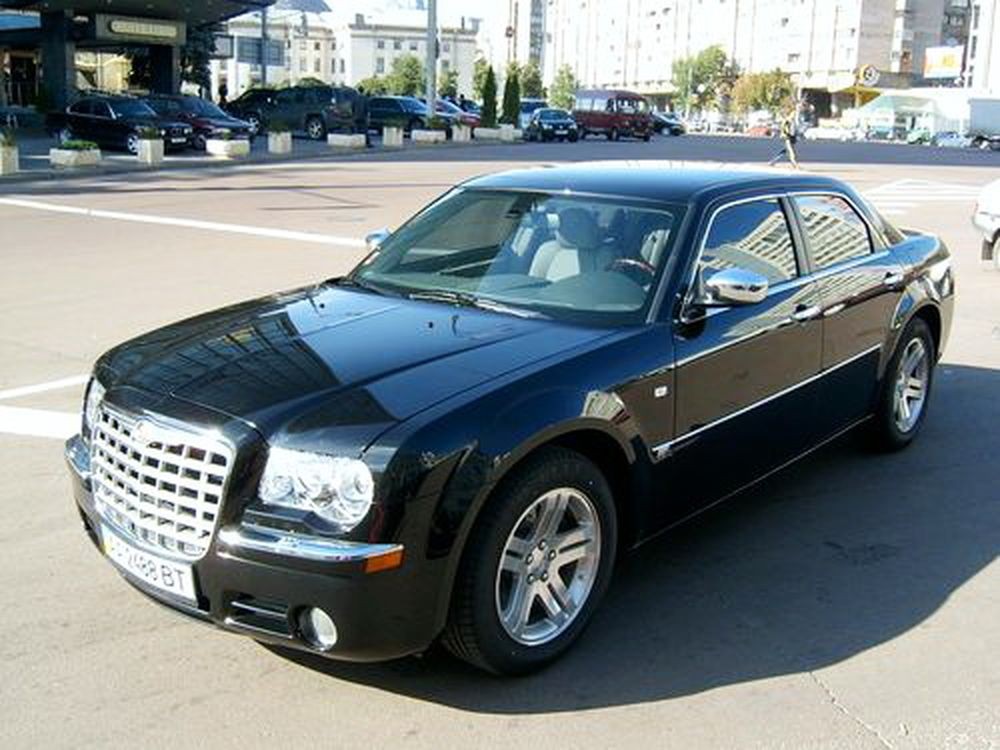 137 Chrysler 300C черный 2gaq