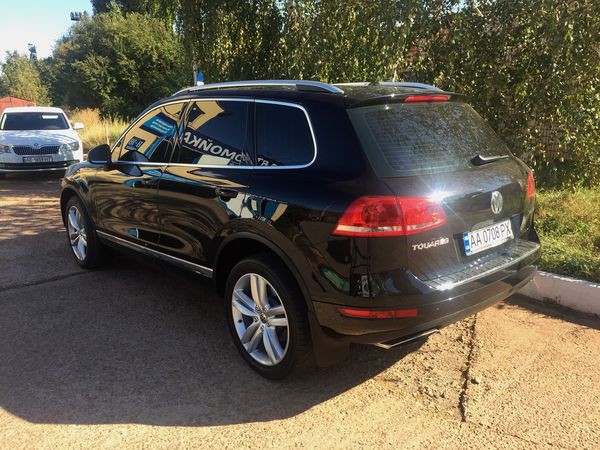 265 Внедорожник Volkswagen Touareg NEW черный lkQ5