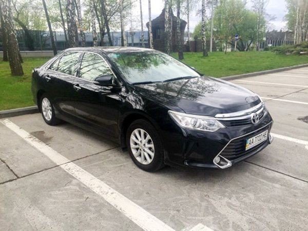 151 Toyota Camry V55 черная 2016 авто на свадьбу 28yA