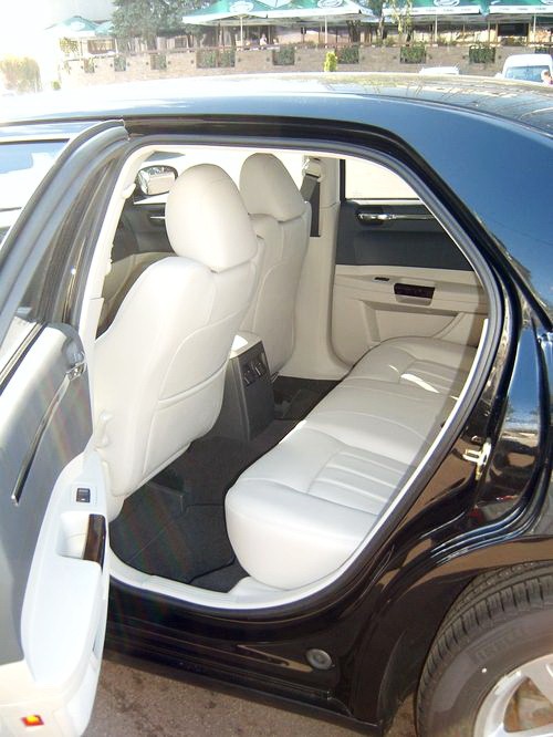 137 Chrysler 300C черный 2gaq